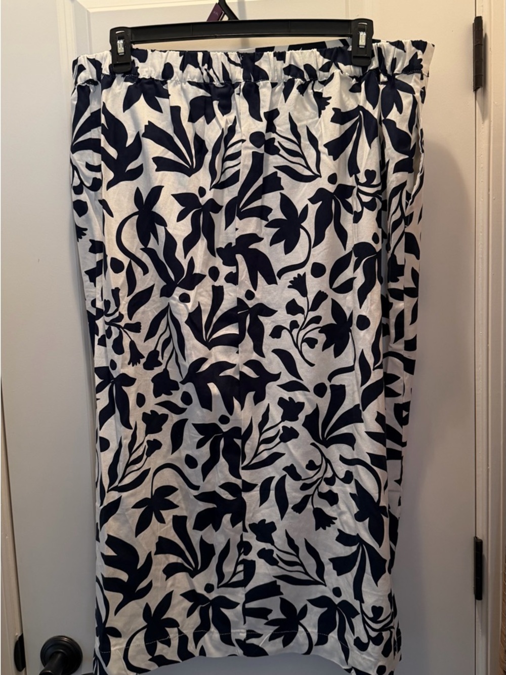 Navy blue  and White Floral  pull on Skirt - Picture 2 of 14
